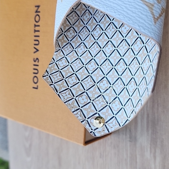 Louis Vuitton Kirigami Pochette in Beige, By the Pool Collection 2023 - Picture 4 of 7